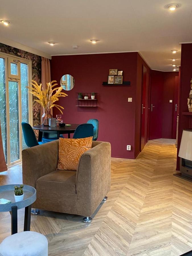 Sfeervolle Chalet Op De Veluwe In Hoenderloo Hotel Bagian luar foto