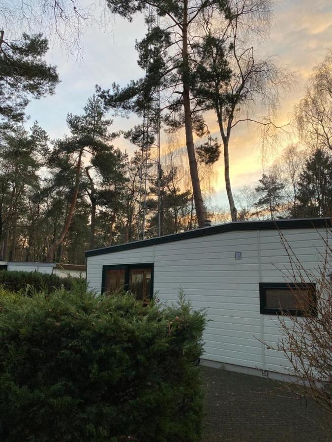 Sfeervolle Chalet Op De Veluwe In Hoenderloo Hotel Bagian luar foto