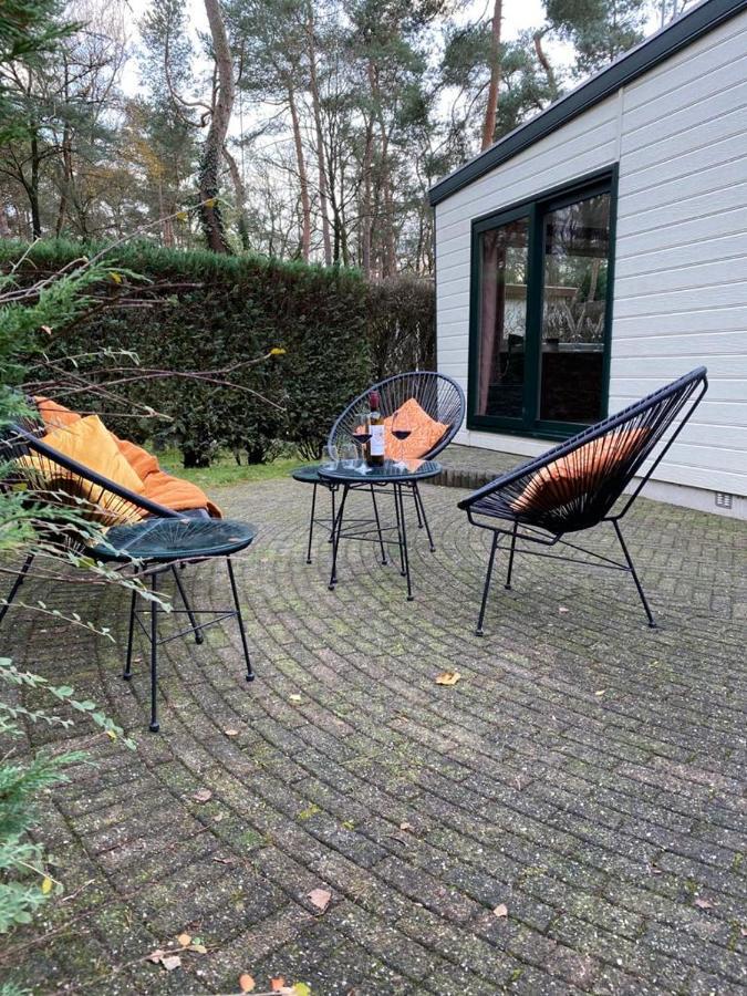 Sfeervolle Chalet Op De Veluwe In Hoenderloo Hotel Bagian luar foto